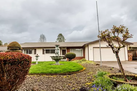 7 48th Pl, Longview, WA 98632