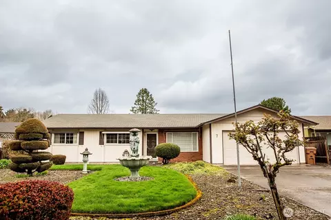 Exterior - 7 48th Pl, Longview, WA 98632 photo 2 of 6