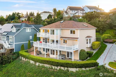 4320 Country Club Dr NE, Tacoma, WA 98422