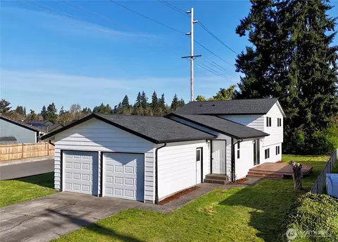 1716 W Young St, Elma, WA 98541