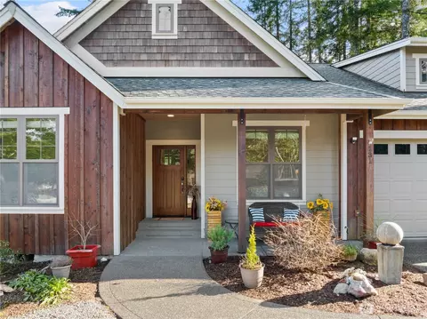 131 E Country Club Dr W, Union, WA 98592