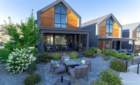 1437 Cottage Ln, Chelan, WA 98816