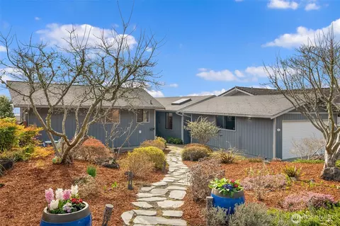 25838 75th Ave SW, Vashon, WA 98070