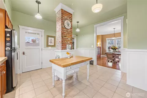 Kitchen - 734 Sumner Ave, Sumner, WA 98390 photo 3 of 3