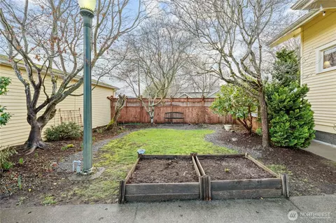 Exterior - 734 Sumner Ave, Sumner, WA 98390 photo 5 of 6