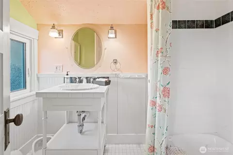 Bath - 734 Sumner Ave, Sumner, WA 98390 photo 4 of 4