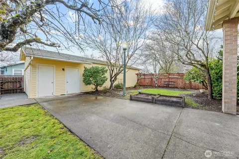 Exterior - 734 Sumner Ave, Sumner, WA 98390 photo 3 of 6