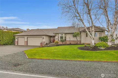 19704 Island Pkwy E, Lake Tapps, WA 98391
