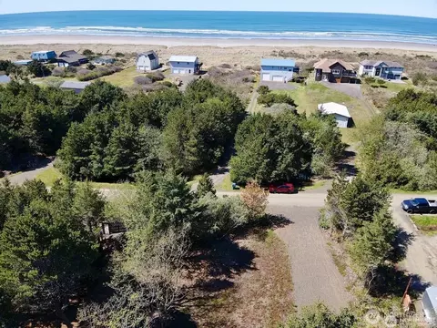 36 Breezy Ln, Grayland, WA 98547