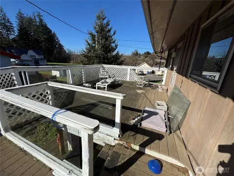 Exterior - 3935 NE Ne Everett St, Camas, WA 98607 photo 5 of 12