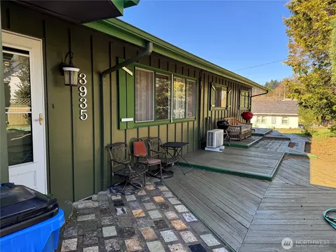 Exterior - 3935 NE Ne Everett St, Camas, WA 98607 photo 2 of 12