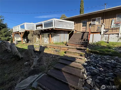 Exterior - 3935 NE Ne Everett St, Camas, WA 98607 photo 9 of 12