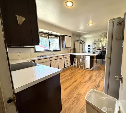 Kitchen - 3935 NE Ne Everett St, Camas, WA 98607 photo 2 of 2
