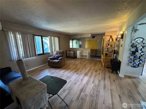 Living - 3935 NE Ne Everett St, Camas, WA 98607 photo 3 of 5
