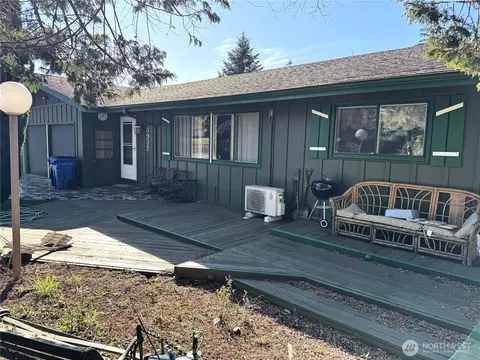 Exterior - 3935 NE Ne Everett St, Camas, WA 98607 photo 3 of 12