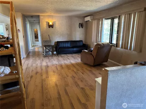 Living - 3935 NE Ne Everett St, Camas, WA 98607 photo 2 of 5