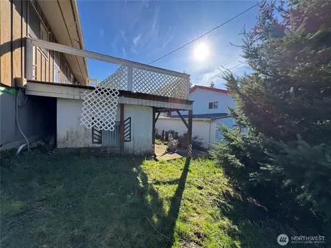 Exterior - 3935 NE Ne Everett St, Camas, WA 98607 photo 12 of 12