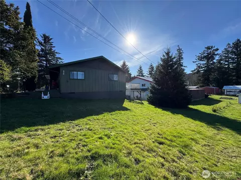 Exterior - 3935 NE Ne Everett St, Camas, WA 98607 photo 10 of 12
