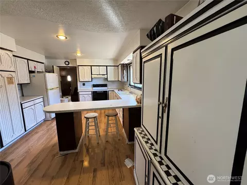 Kitchen - 3935 NE Ne Everett St, Camas, WA 98607 photo 1 of 2