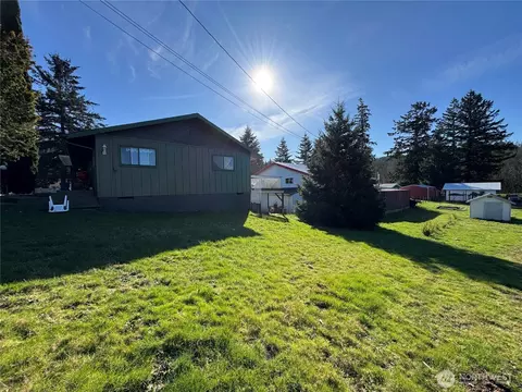 Exterior - 3935 NE Ne Everett St, Camas, WA 98607 photo 11 of 12