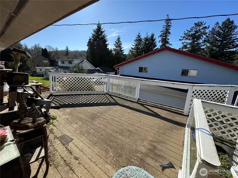 Exterior - 3935 NE Ne Everett St, Camas, WA 98607 photo 4 of 12