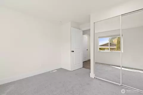 Bedroom - 355 Charwila Ln, Enumclaw, WA 98022 photo 3 of 7