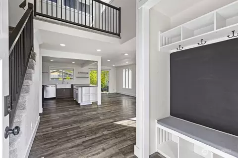Entry Way - 355 Charwila Ln, Enumclaw, WA 98022 photo 1 of 2