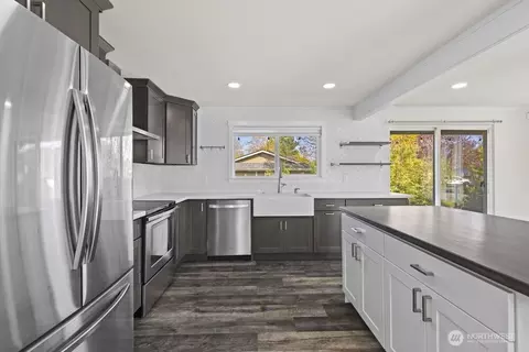 Kitchen - 355 Charwila Ln, Enumclaw, WA 98022 photo 1 of 3