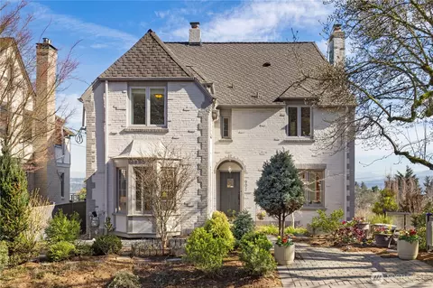 902 36th Ave, Seattle, WA 98122