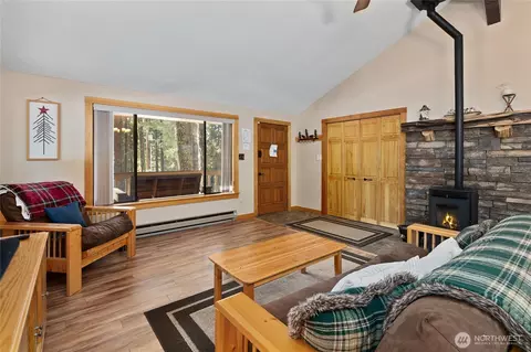 Living - 751 Highland Loop, Ronald, WA 98940 photo 2 of 4