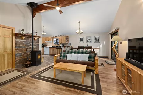 Living - 751 Highland Loop, Ronald, WA 98940 photo 3 of 4