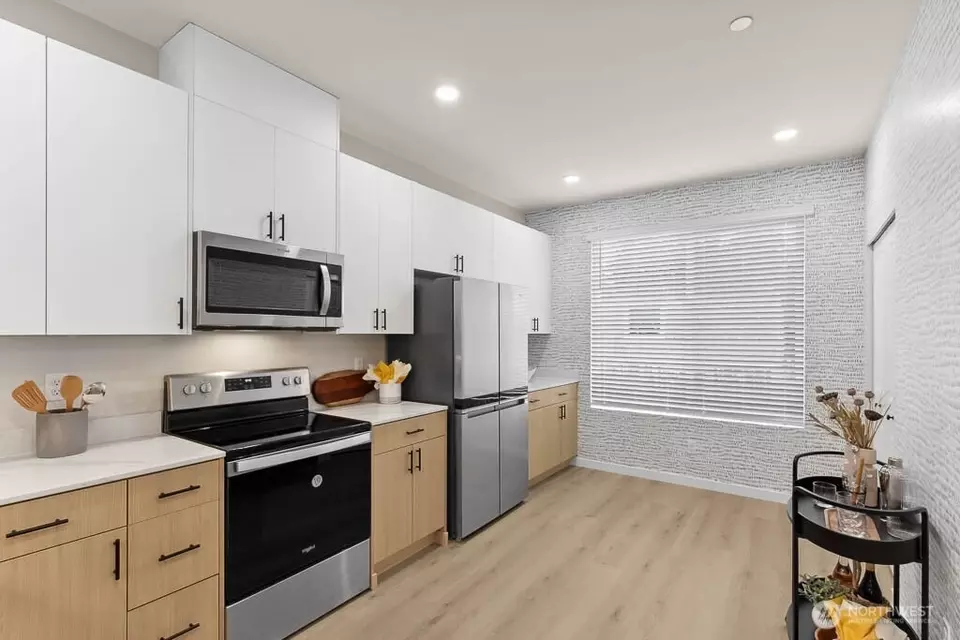 Kitchen - 16124 Cascadian Way #H3, Bothell, WA 98012 photo 3 of 4