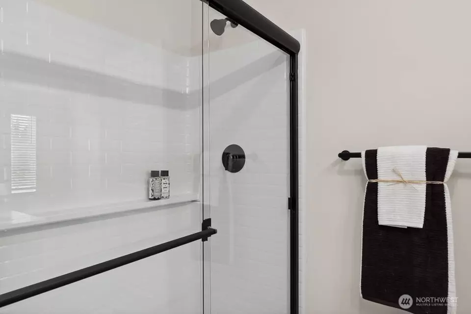 Bath - 16124 Cascadian Way #H3, Bothell, WA 98012 photo 3 of 4