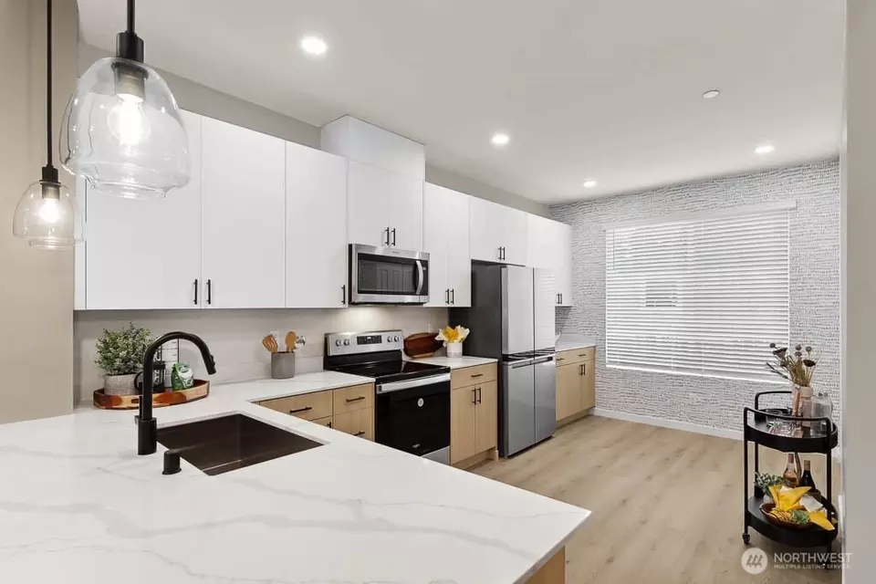 Kitchen - 16124 Cascadian Way #H3, Bothell, WA 98012 photo 2 of 4