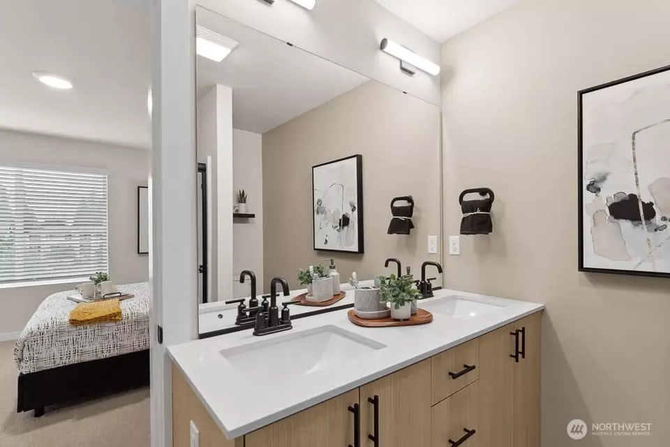 Bath - 16124 Cascadian Way #H3, Bothell, WA 98012 photo 2 of 4