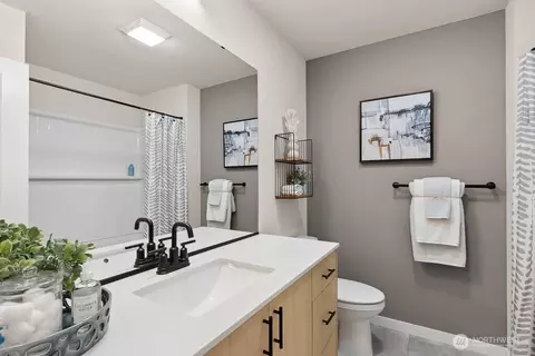 Bath - 16124 Cascadian Way #H3, Bothell, WA 98012 photo 1 of 4