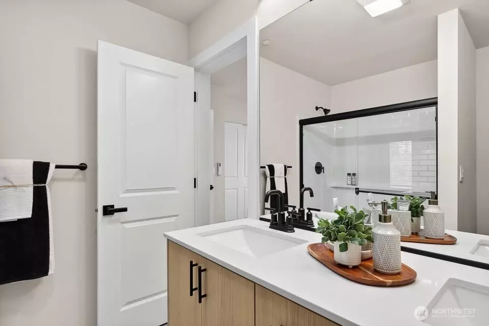 Bath - 16124 Cascadian Way #H3, Bothell, WA 98012 photo 4 of 4