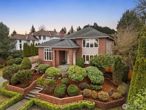 15807 SE 45th St, Bellevue, WA 98006