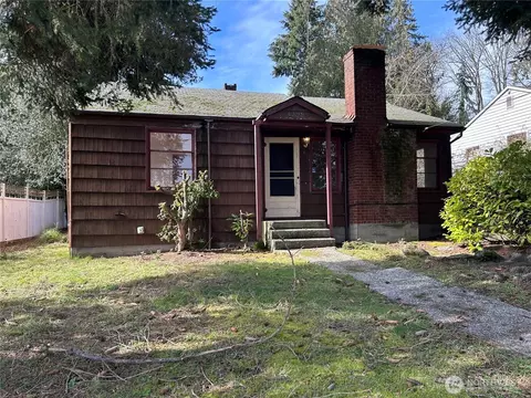 9721 College Way N, Seattle, WA 98103