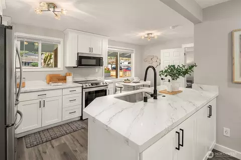 Kitchen - 17926 91st Pl NE, Bothell, WA 98011 photo 1 of 2