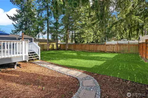Exterior - 17926 91st Pl NE, Bothell, WA 98011 photo 6 of 7