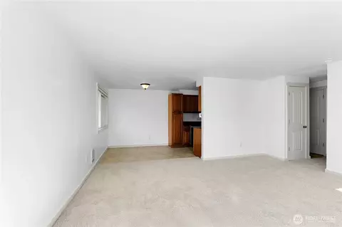 Living - 2115 Pinehurst Ave, Everett, WA 98203 photo 4 of 4