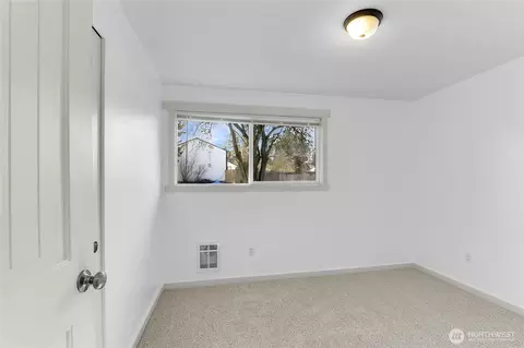 Bedroom - 2115 Pinehurst Ave, Everett, WA 98203 photo 3 of 3