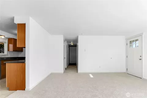 Living - 2115 Pinehurst Ave, Everett, WA 98203 photo 3 of 4