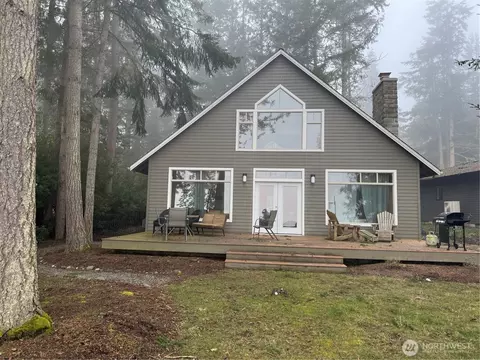 1685 SE Camano Dr, Camano Island, WA 98282
