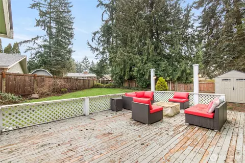 Exterior - 318 89th St SE, Everett, WA 98208 photo 4 of 12