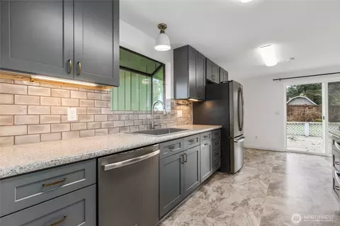 Kitchen - 318 89th St SE, Everett, WA 98208 photo 5 of 7