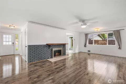 Living - 318 89th St SE, Everett, WA 98208 photo 1 of 4