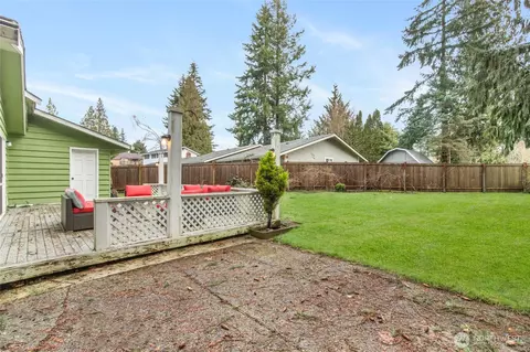 Exterior - 318 89th St SE, Everett, WA 98208 photo 6 of 12