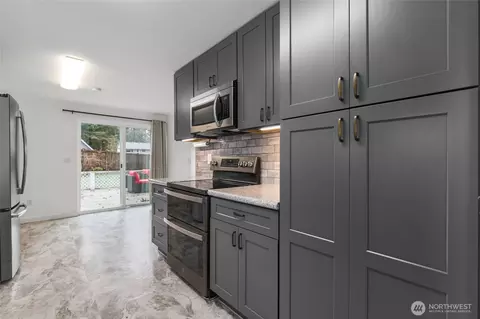 Kitchen - 318 89th St SE, Everett, WA 98208 photo 6 of 7